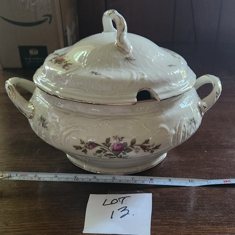 Rosenthal Sansoucci China  Lot 13 Large tureen